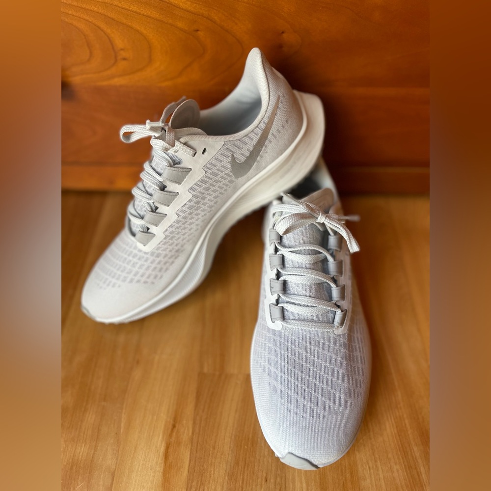 Nike Air Zoom Pegasus 37. Size 9. Color: Silver